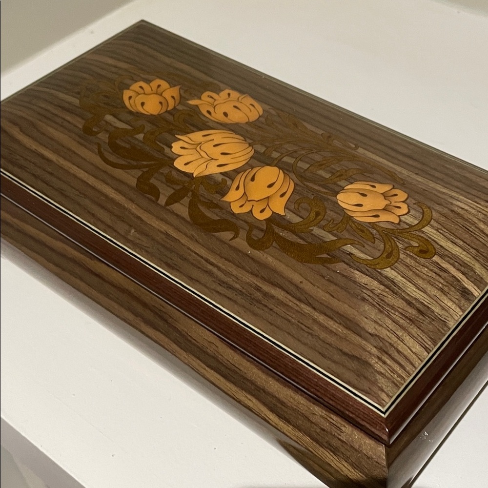 Birks Reuge Luxury Music Jewelry Box with Suede Inlay
